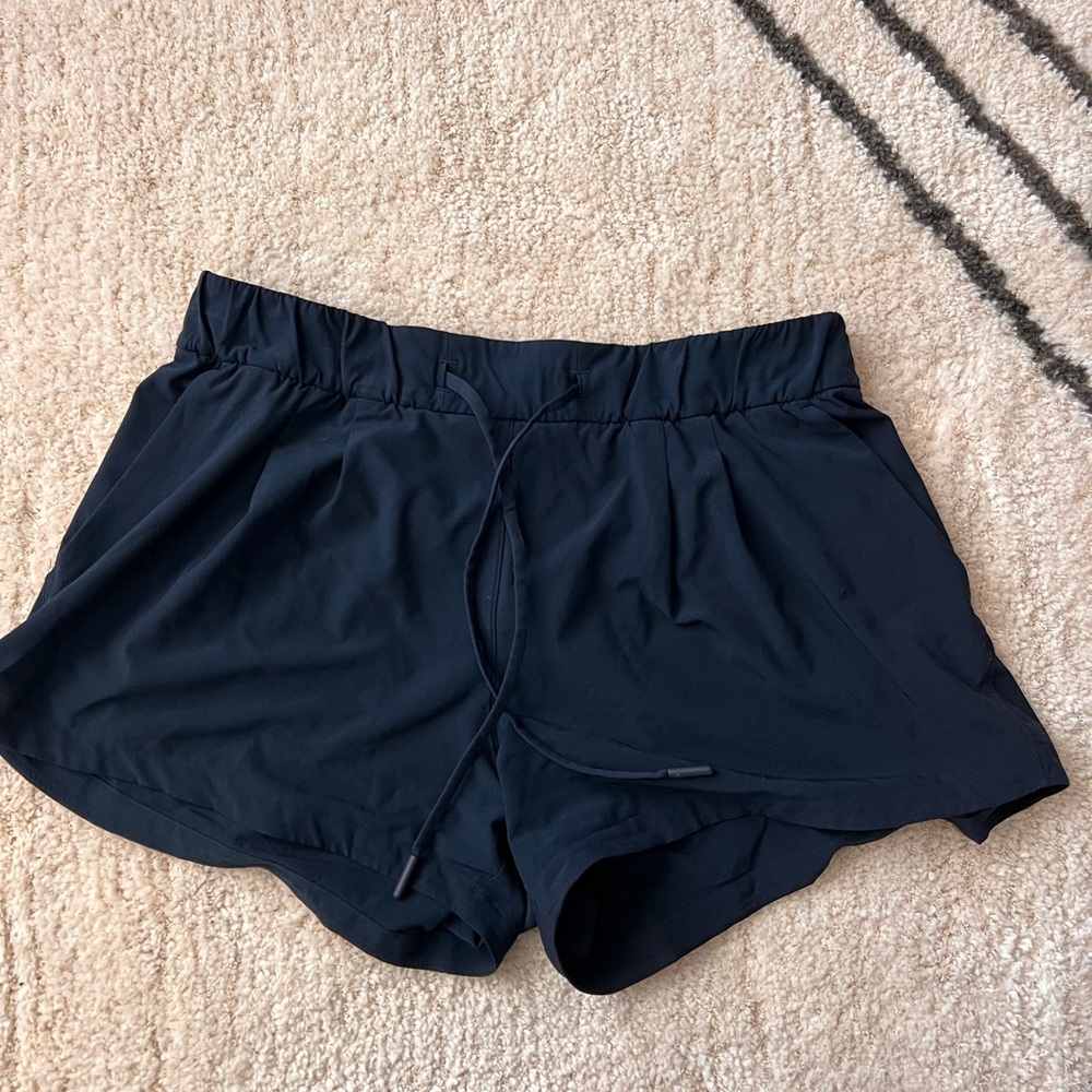 Lululemon stroll at sundown short